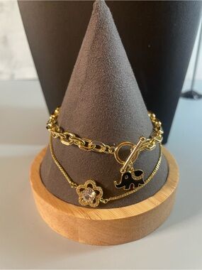 4 piece bundle of jewelry-2 necklace and 2 bracelets